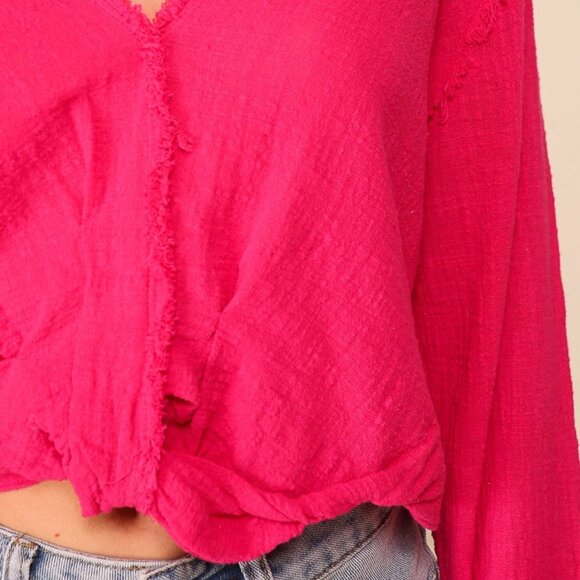 LUMIERE Hot Pink Textured Boho Raw Hem V-Neck Cropped Pullover Top - Picture 4 of 4
